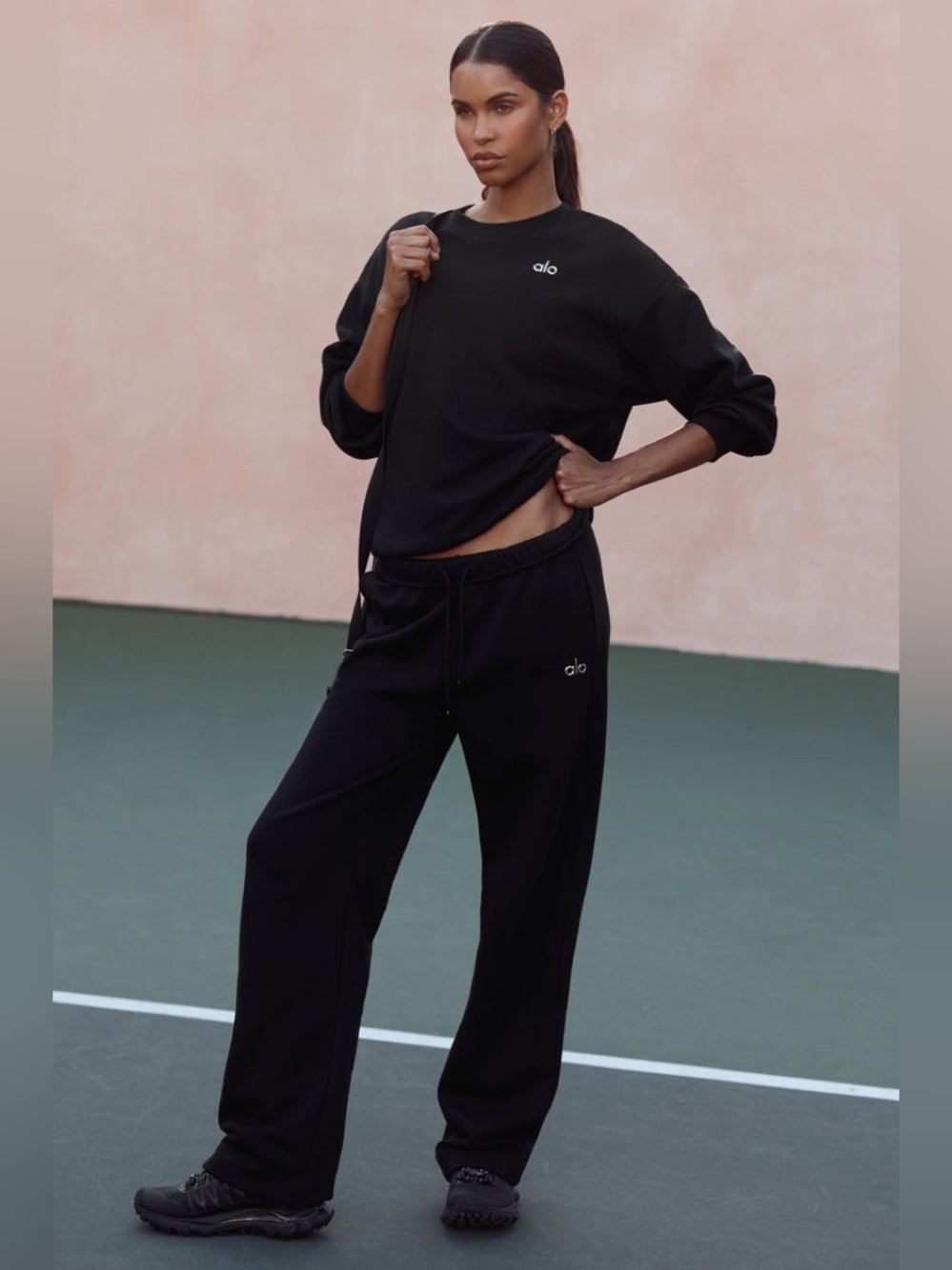 ALO Yoga Black Accolade wide leg sweatpants